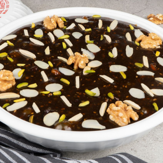 Almasia with honey and safran sweet